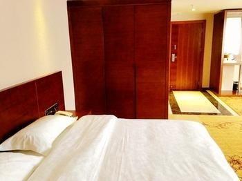 Xiandi International Hotel Нанинг Екстериор снимка
